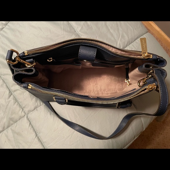 Michael Kors navy blue satchel with gold details - Picture 5 of 5